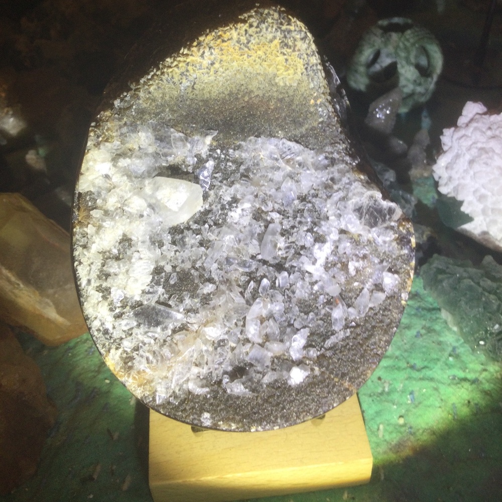 Large sectarian egg w/calcite